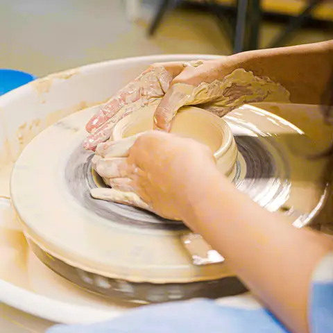In Wheel Throwing, make a bowl using Centring and Pulling methods, a great way to declutter the mind. 